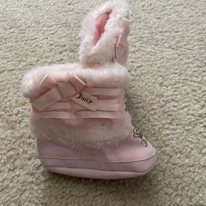 Juicy size 4 Faux fur booties